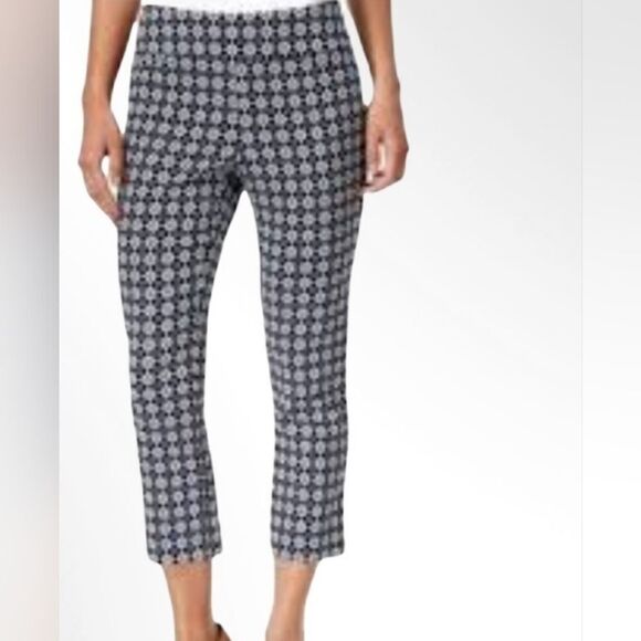 🔸️Charter Club Blue & White Geo Print Cambridge Slim Cropped Pants Size 10 - Picture 1 of 9
